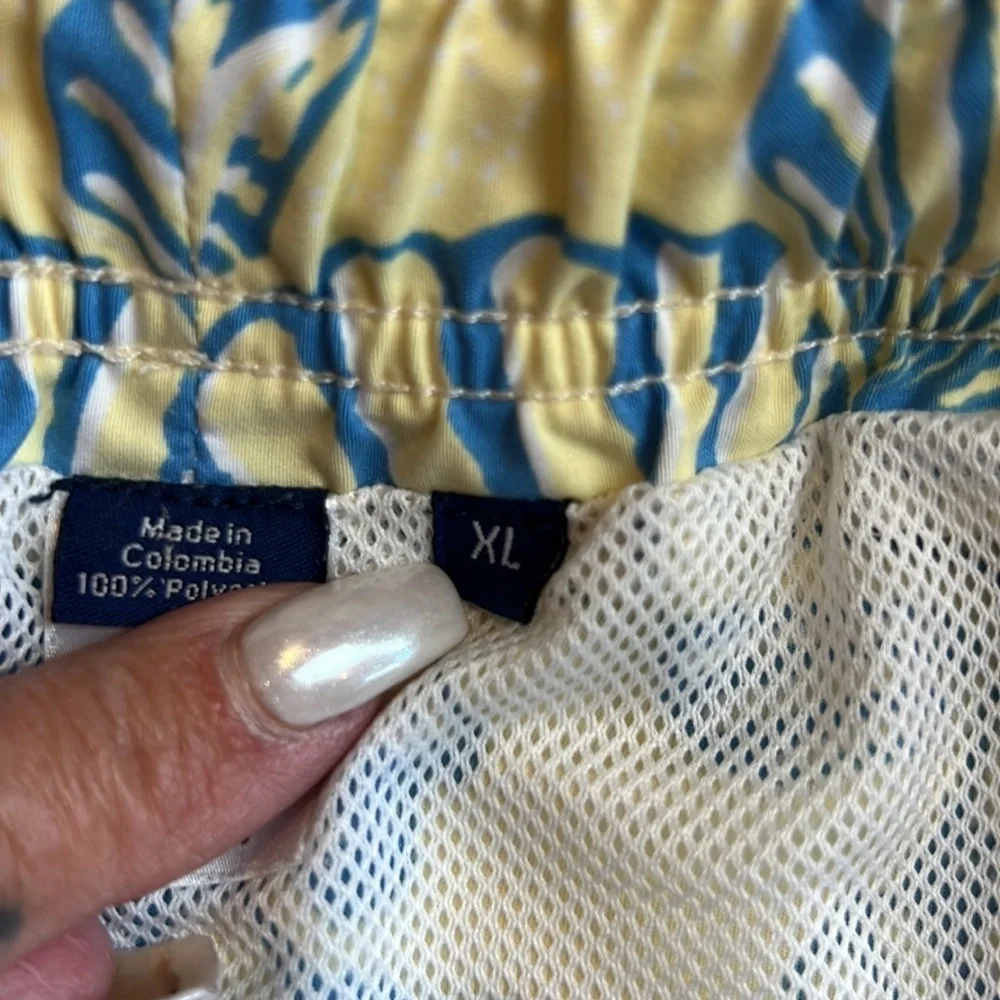 Vineyard Vines yellow, and blue seashell Trunks SZ XL